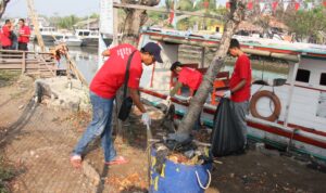 Bersih Sampah Disekitar PPN Karangantu (Foto: ISTIMEWA)