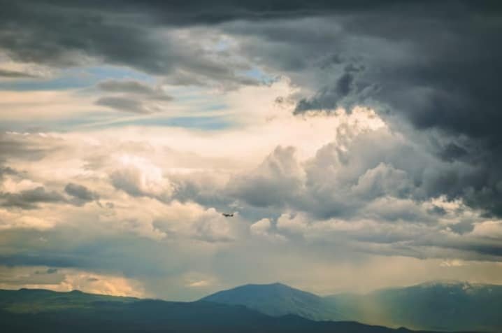 Prakiraan Cuaca Dari BMKG di Ibukota Provinsi Indonesia (Foto: Ilustrasi Freepik)