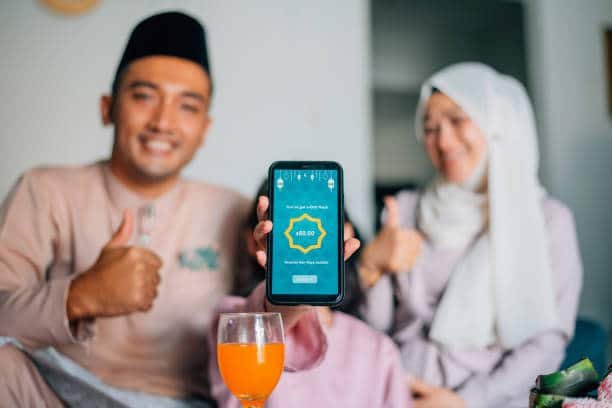 An Asian Malay family using e-wallet as Money Packet during Hari Raya